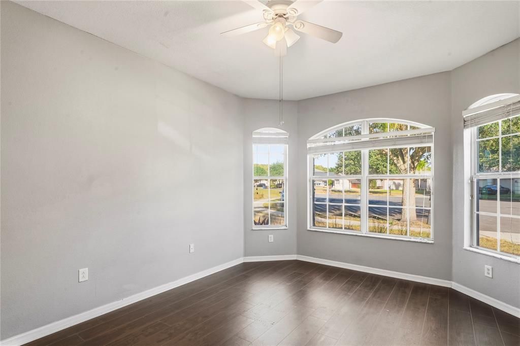 En Venta: $410,000 (3 camas, 2 baños, 2596 Pies cuadrados)