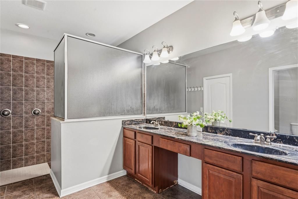 En Venta: $410,000 (3 camas, 2 baños, 2596 Pies cuadrados)