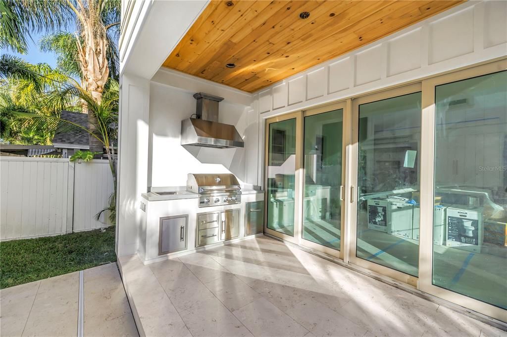 Activo con contrato: $2,295,000 (5 camas, 4 baños, 3368 Pies cuadrados)