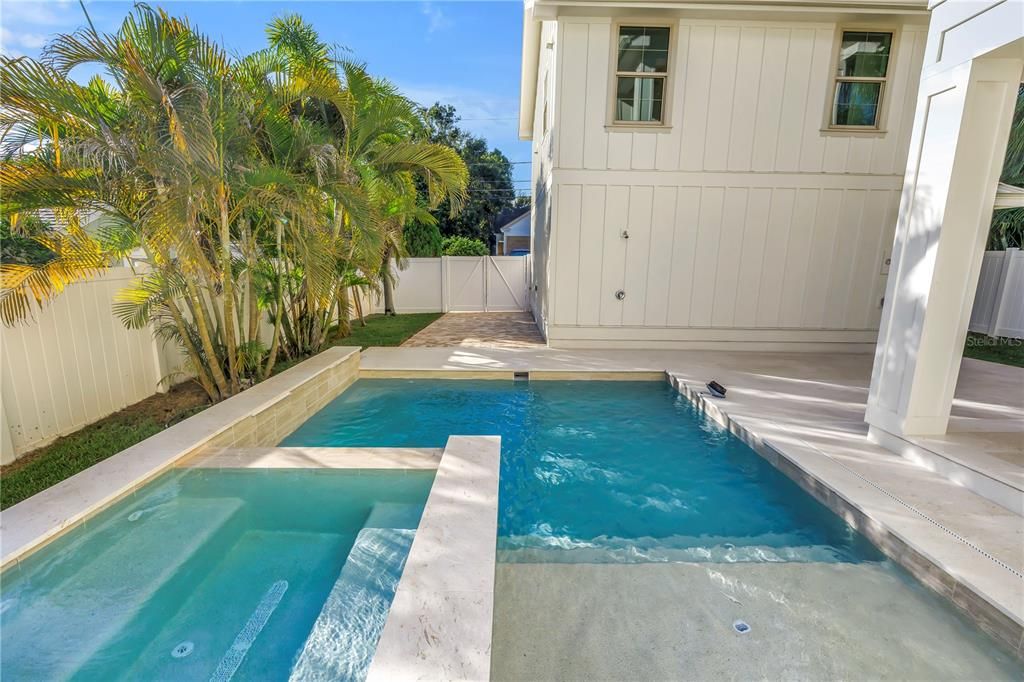 Activo con contrato: $2,295,000 (5 camas, 4 baños, 3368 Pies cuadrados)