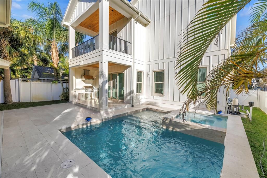 Activo con contrato: $2,295,000 (5 camas, 4 baños, 3368 Pies cuadrados)