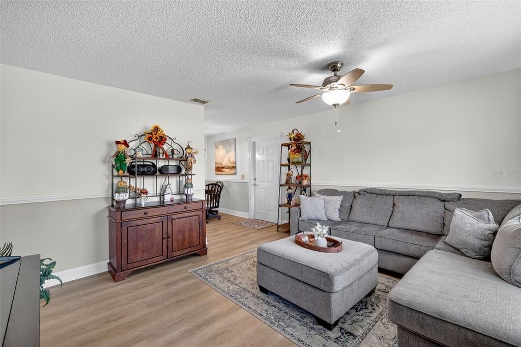 For Sale: $265,000 (3 beds, 2 baths, 1000 Square Feet)