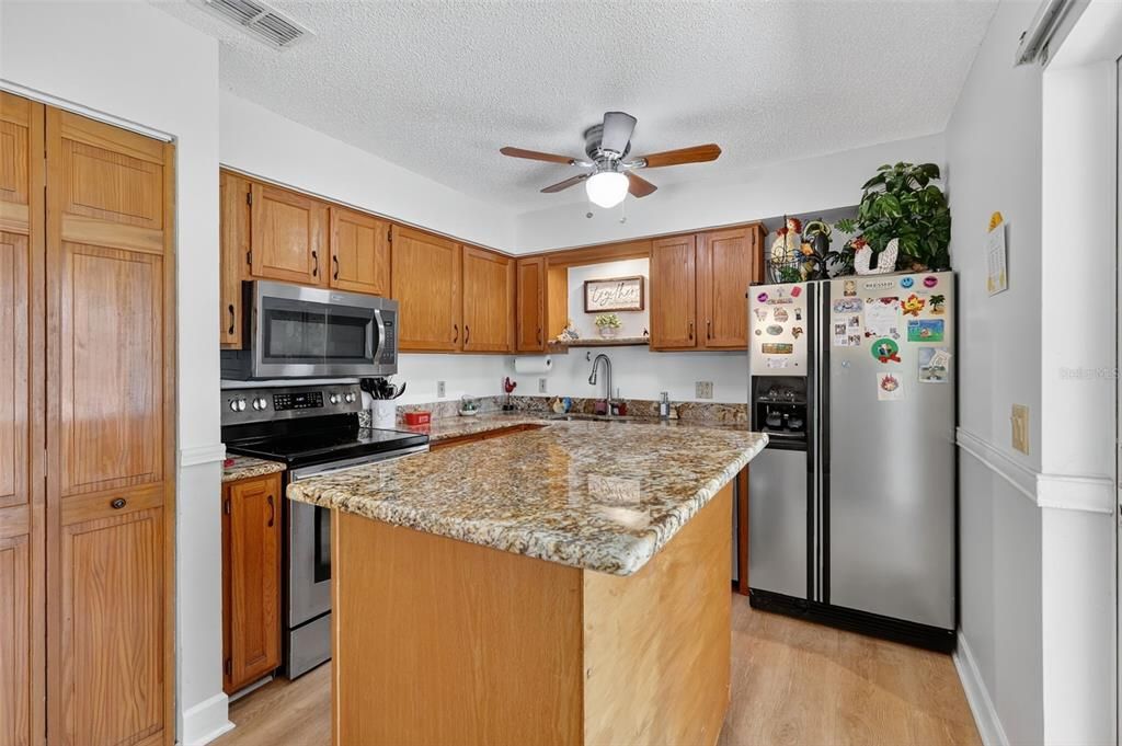 For Sale: $265,000 (3 beds, 2 baths, 1000 Square Feet)