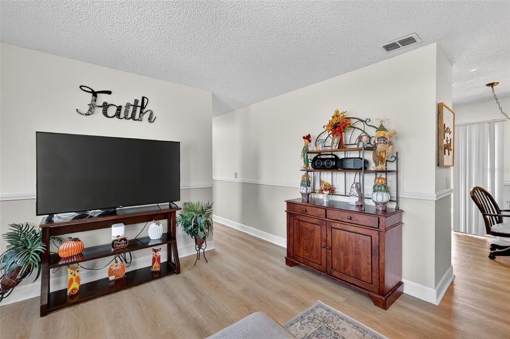 For Sale: $265,000 (3 beds, 2 baths, 1000 Square Feet)