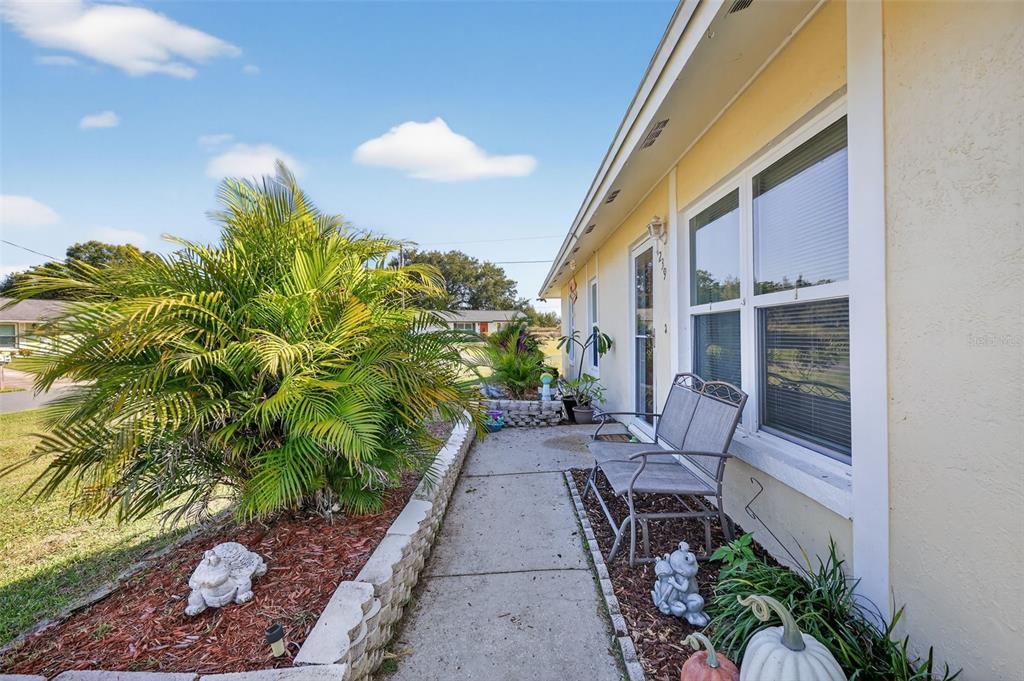 For Sale: $265,000 (3 beds, 2 baths, 1000 Square Feet)