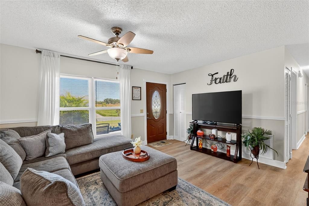 For Sale: $265,000 (3 beds, 2 baths, 1000 Square Feet)