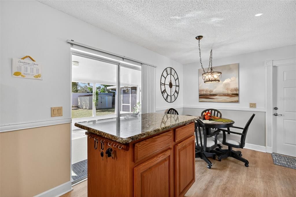 For Sale: $265,000 (3 beds, 2 baths, 1000 Square Feet)