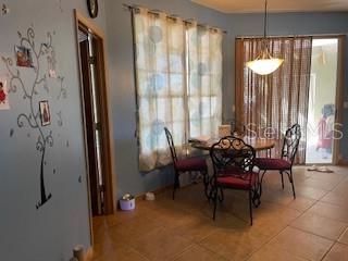 合同活跃: $310,000 (3 贝兹, 2 浴室, 2081 平方英尺)