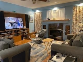 合同活跃: $310,000 (3 贝兹, 2 浴室, 2081 平方英尺)