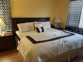 合同活跃: $310,000 (3 贝兹, 2 浴室, 2081 平方英尺)