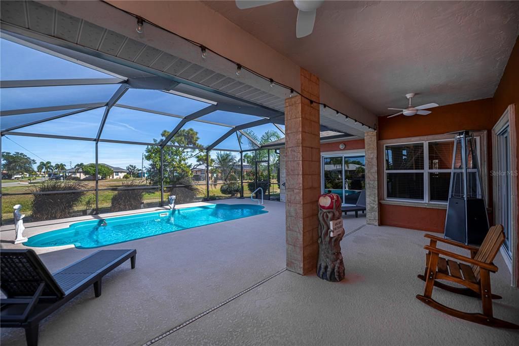 En Venta: $425,000 (3 camas, 2 baños, 2096 Pies cuadrados)