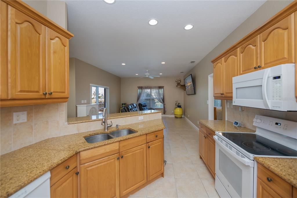 En Venta: $425,000 (3 camas, 2 baños, 2096 Pies cuadrados)