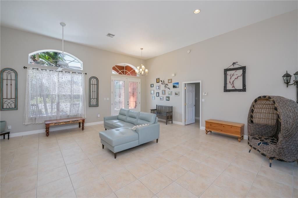 En Venta: $425,000 (3 camas, 2 baños, 2096 Pies cuadrados)