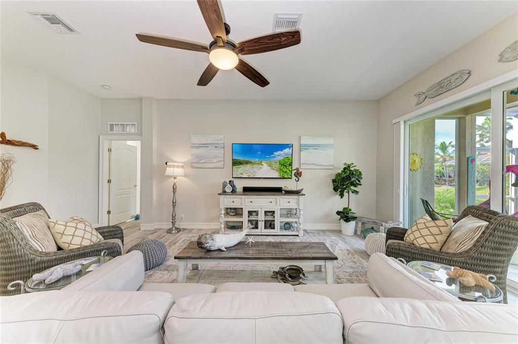 На продажу: $590,000 (3 спален, 2 ванн, 1754 Квадратных фут)