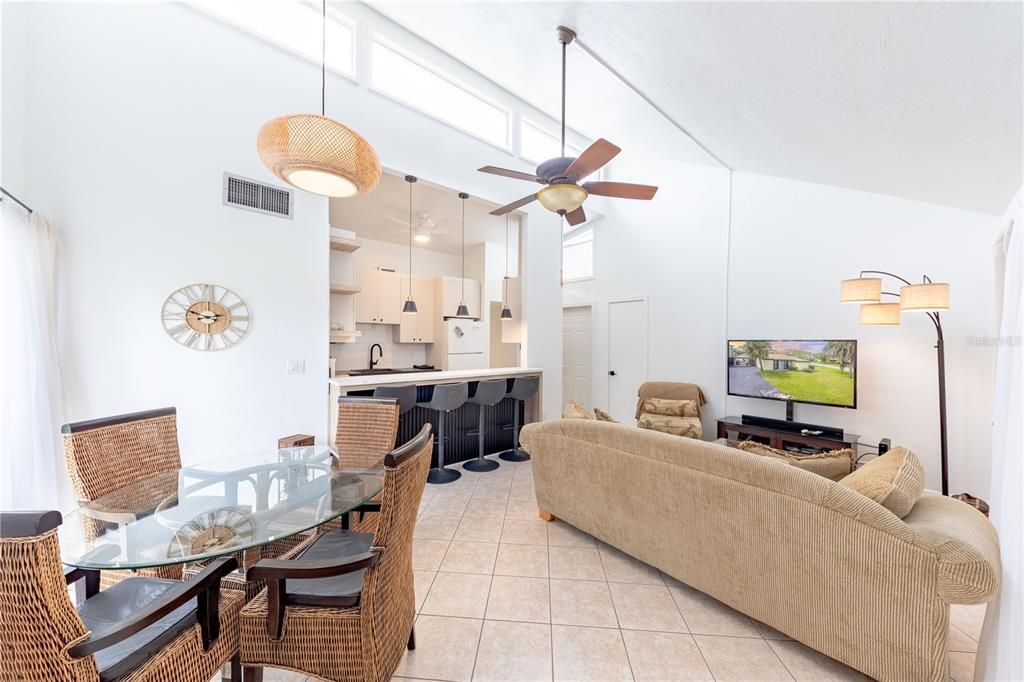 待售: $249,000 (2 贝兹, 2 浴室, 976 平方英尺)