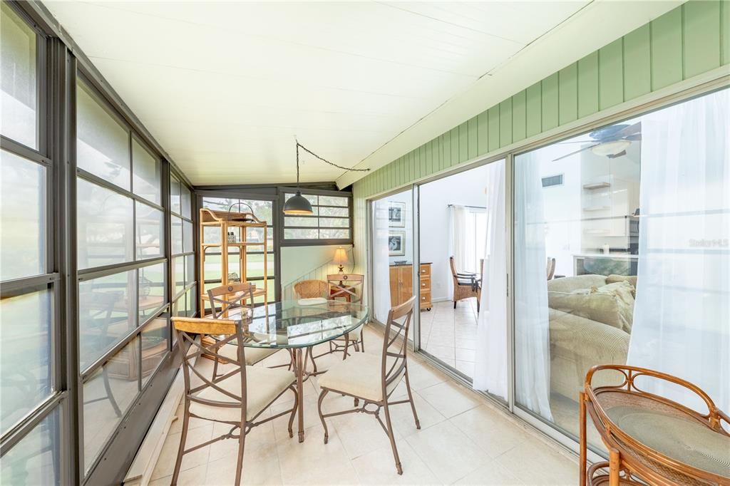 待售: $249,000 (2 贝兹, 2 浴室, 976 平方英尺)