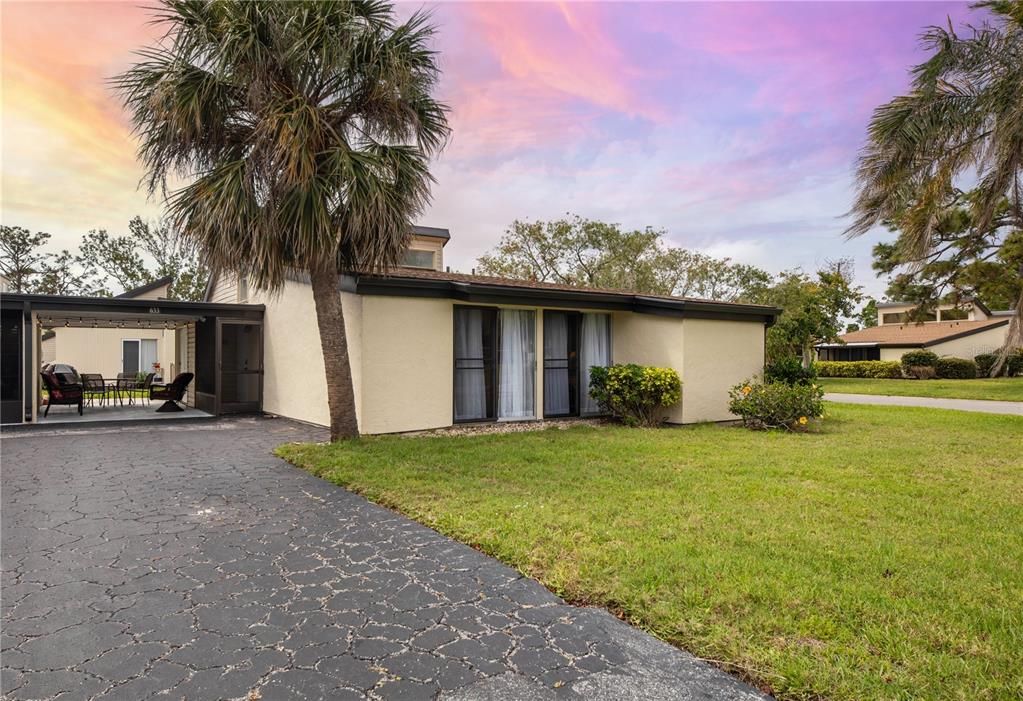 待售: $249,000 (2 贝兹, 2 浴室, 976 平方英尺)