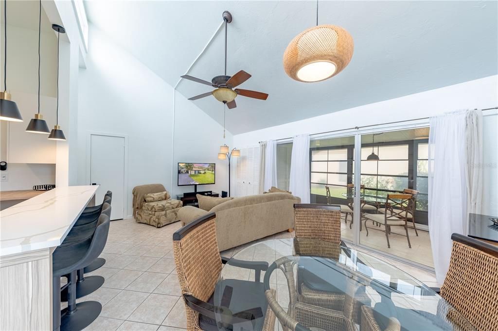 待售: $249,000 (2 贝兹, 2 浴室, 976 平方英尺)