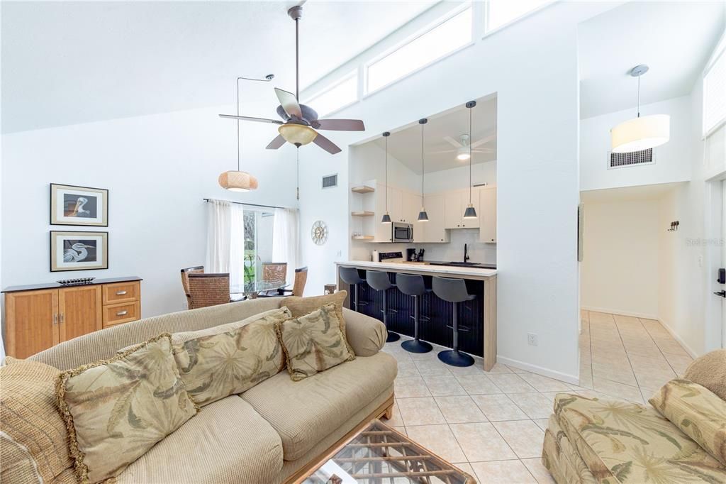 待售: $249,000 (2 贝兹, 2 浴室, 976 平方英尺)