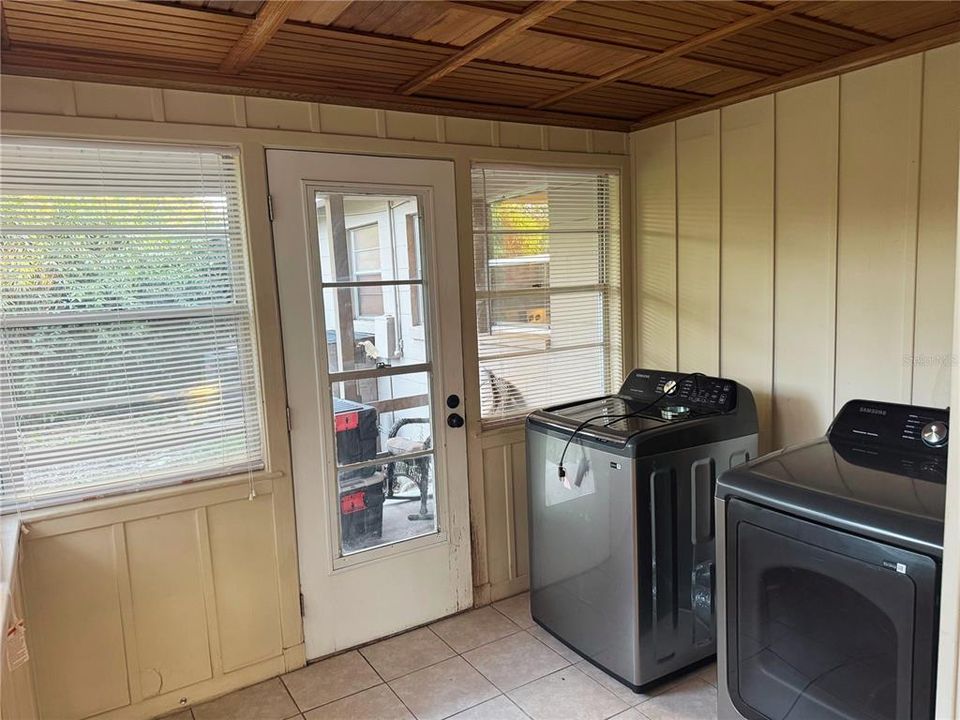 For Sale: $315,000 (3 beds, 1 baths, 1400 Square Feet)