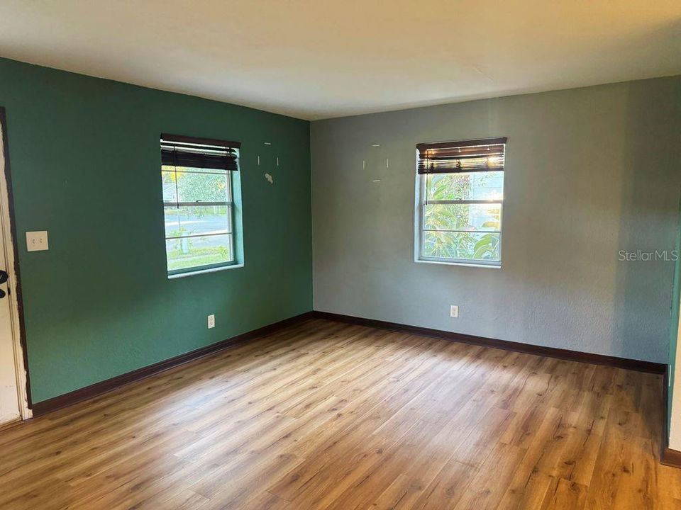 For Sale: $315,000 (3 beds, 1 baths, 1400 Square Feet)