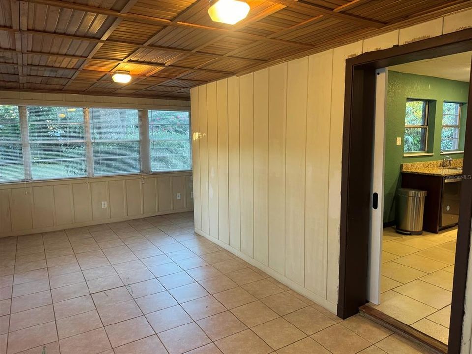 For Sale: $315,000 (3 beds, 1 baths, 1400 Square Feet)