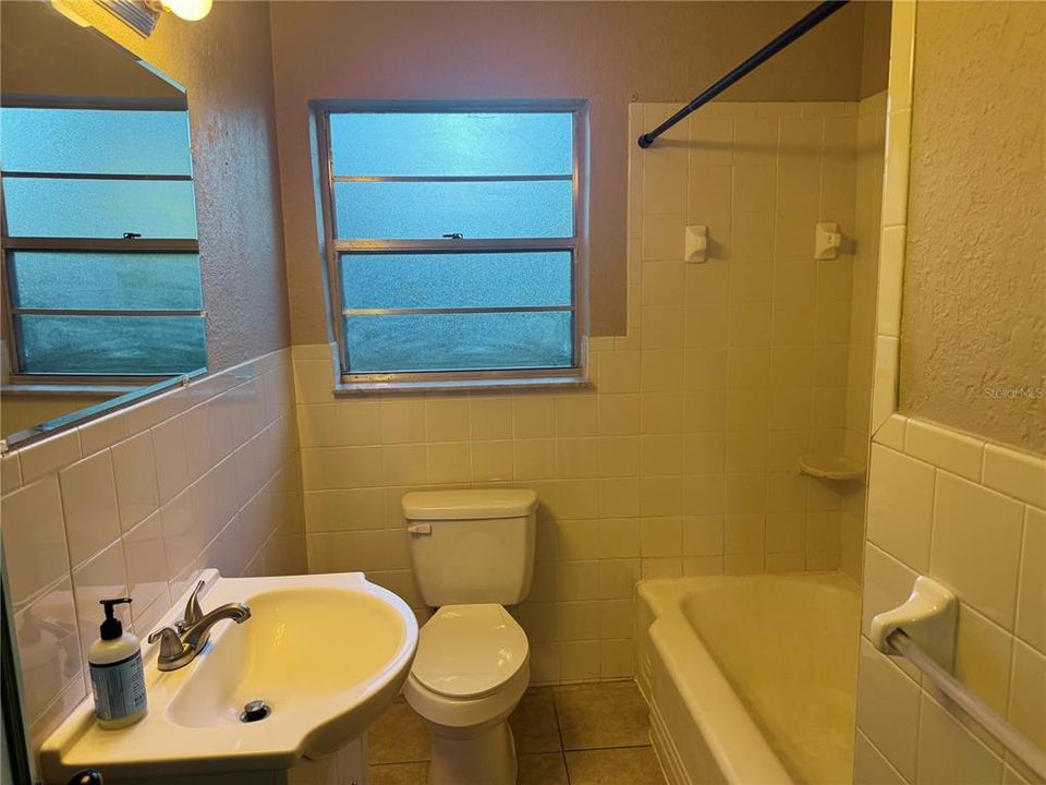 For Sale: $315,000 (3 beds, 1 baths, 1400 Square Feet)