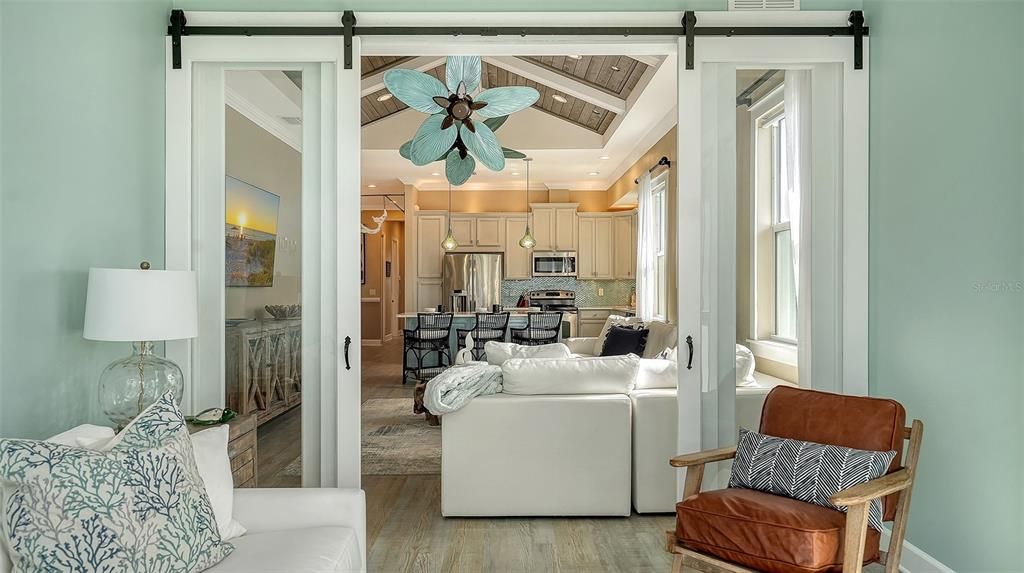 For Sale: $850,000 (3 beds, 3 baths, 1994 Square Feet)