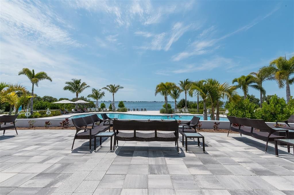 For Sale: $850,000 (3 beds, 3 baths, 1994 Square Feet)