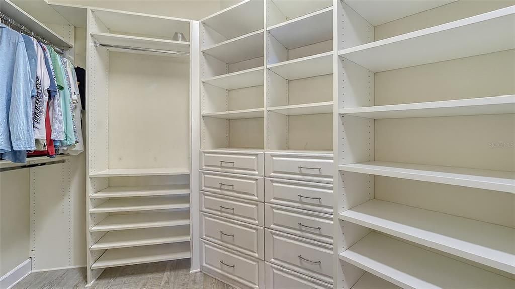 For Sale: $850,000 (3 beds, 3 baths, 1994 Square Feet)