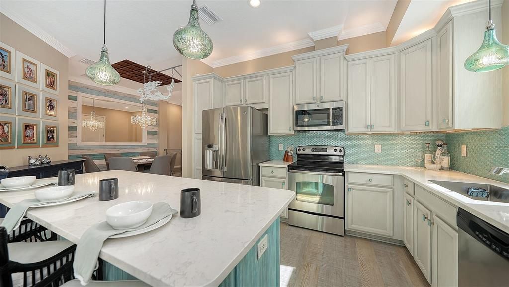 For Sale: $850,000 (3 beds, 3 baths, 1994 Square Feet)