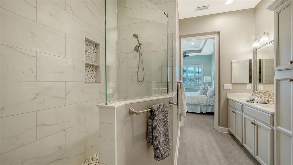 For Sale: $850,000 (3 beds, 3 baths, 1994 Square Feet)