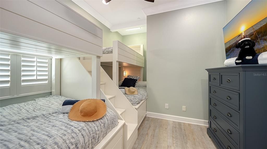 For Sale: $850,000 (3 beds, 3 baths, 1994 Square Feet)