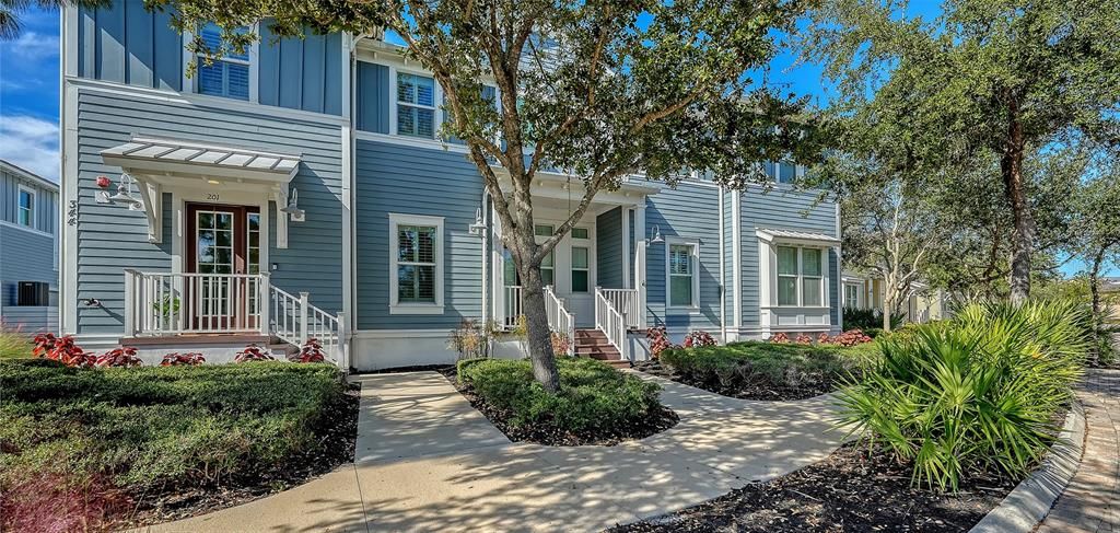 For Sale: $850,000 (3 beds, 3 baths, 1994 Square Feet)