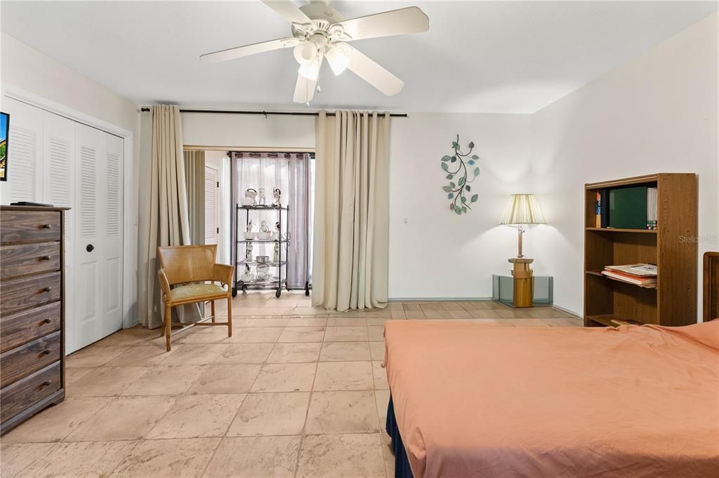 В аренду: $2,300 (1 спален, 1 ванн, 647 Квадратных фут)