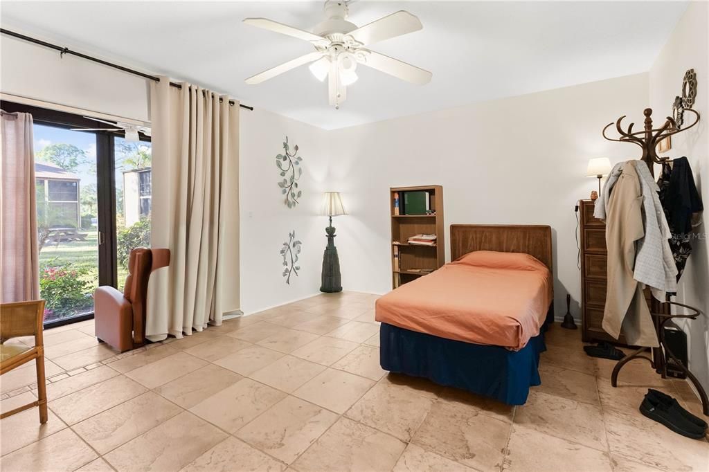 В аренду: $2,300 (1 спален, 1 ванн, 647 Квадратных фут)