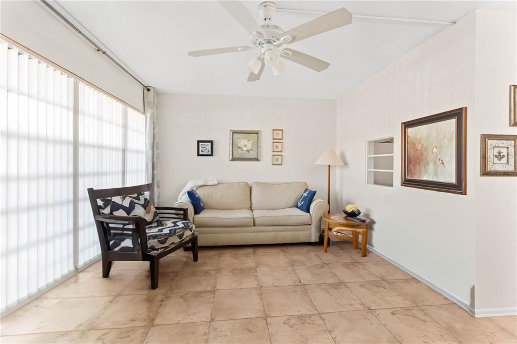 В аренду: $2,300 (1 спален, 1 ванн, 647 Квадратных фут)