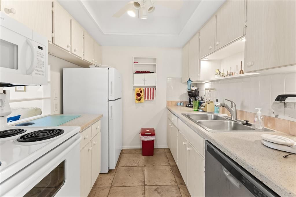 В аренду: $2,300 (1 спален, 1 ванн, 647 Квадратных фут)