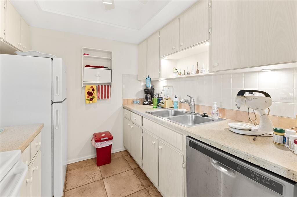 В аренду: $2,300 (1 спален, 1 ванн, 647 Квадратных фут)