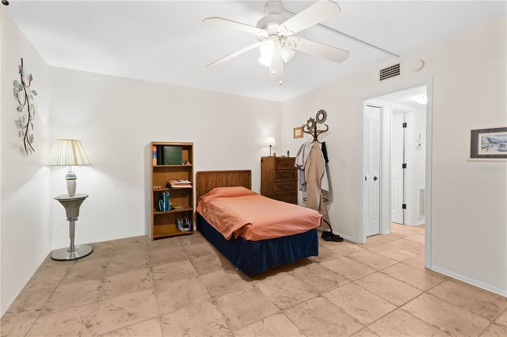 В аренду: $2,300 (1 спален, 1 ванн, 647 Квадратных фут)