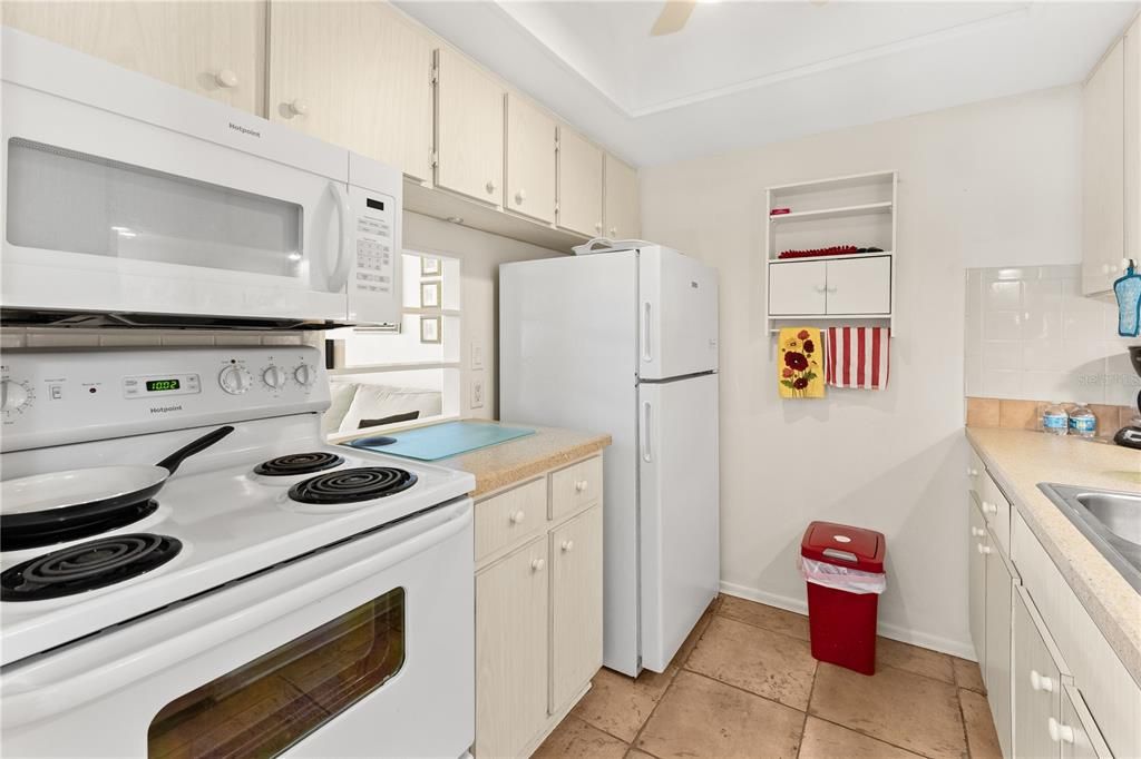 В аренду: $2,300 (1 спален, 1 ванн, 647 Квадратных фут)