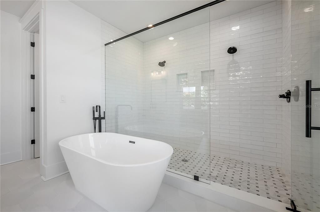 For Sale: $792,000 (4 beds, 3 baths, 2485 Square Feet)