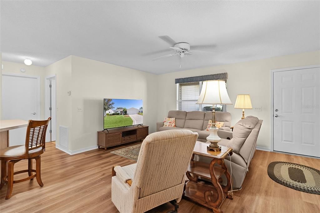 Activo con contrato: $275,000 (3 camas, 2 baños, 1392 Pies cuadrados)