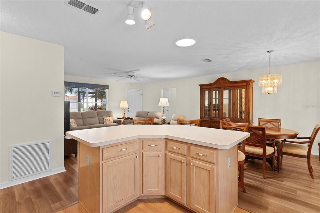 Activo con contrato: $275,000 (3 camas, 2 baños, 1392 Pies cuadrados)