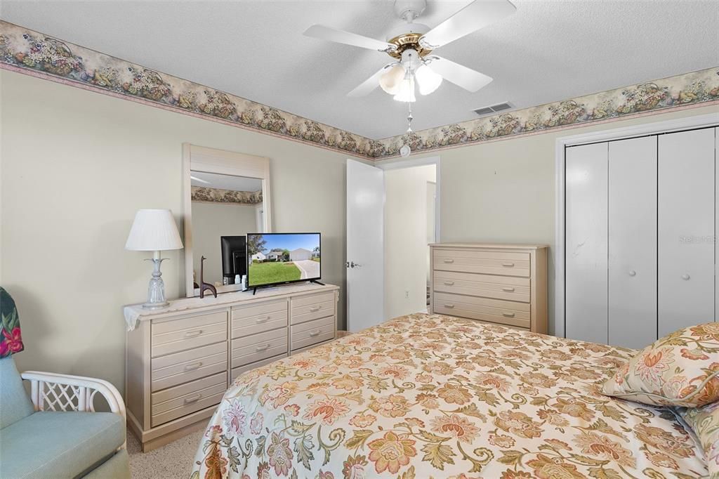 Activo con contrato: $275,000 (3 camas, 2 baños, 1392 Pies cuadrados)