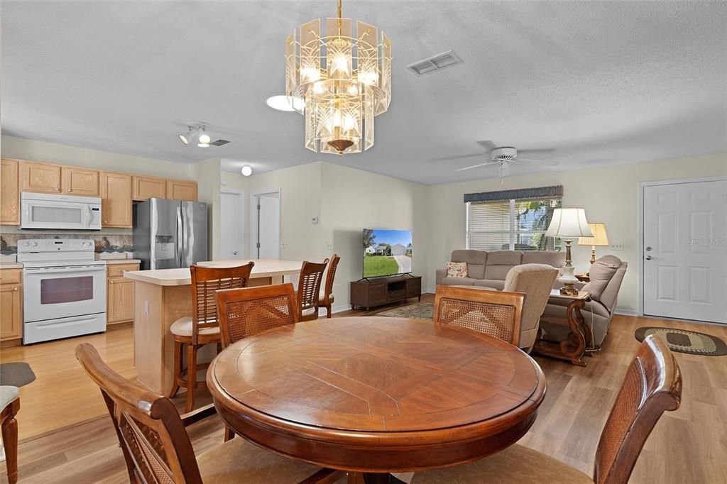 Activo con contrato: $275,000 (3 camas, 2 baños, 1392 Pies cuadrados)