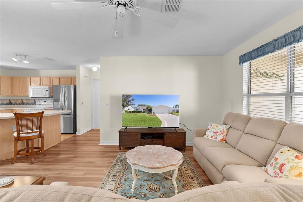 Activo con contrato: $275,000 (3 camas, 2 baños, 1392 Pies cuadrados)