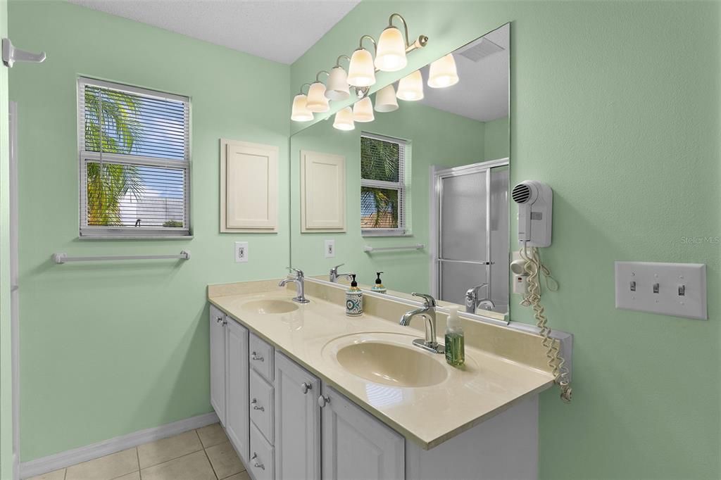 Activo con contrato: $275,000 (3 camas, 2 baños, 1392 Pies cuadrados)