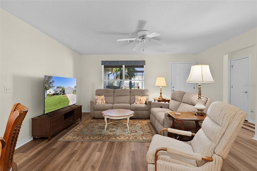 Activo con contrato: $275,000 (3 camas, 2 baños, 1392 Pies cuadrados)