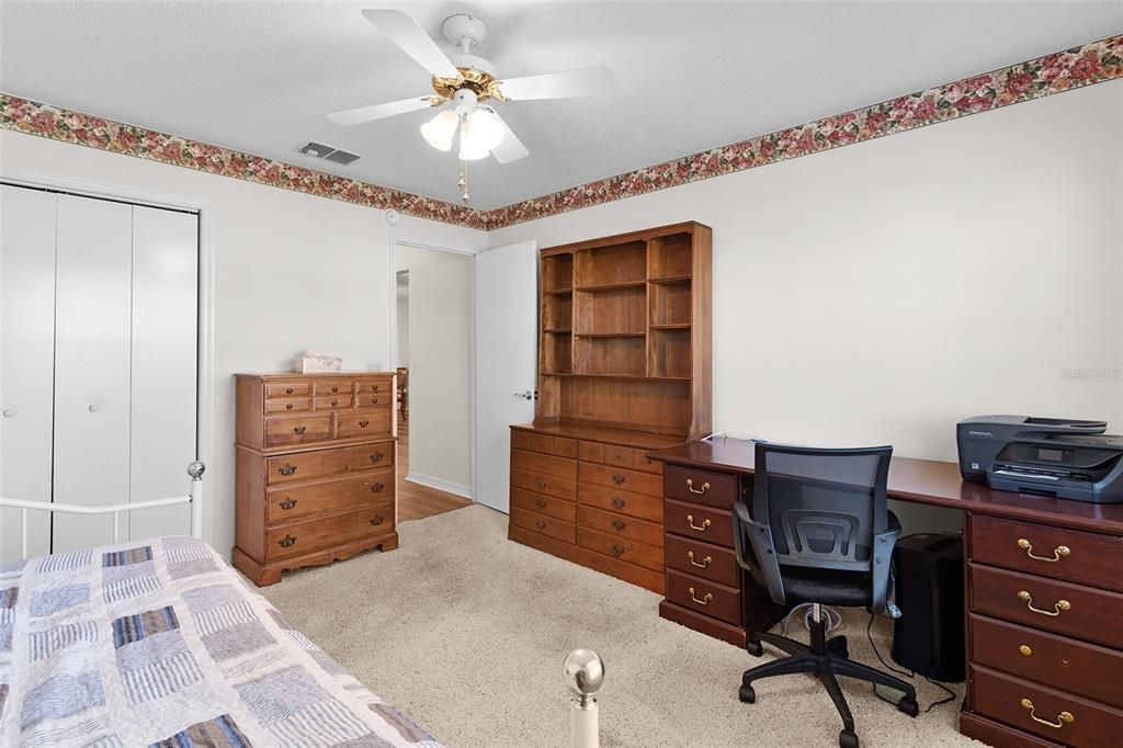 Activo con contrato: $275,000 (3 camas, 2 baños, 1392 Pies cuadrados)